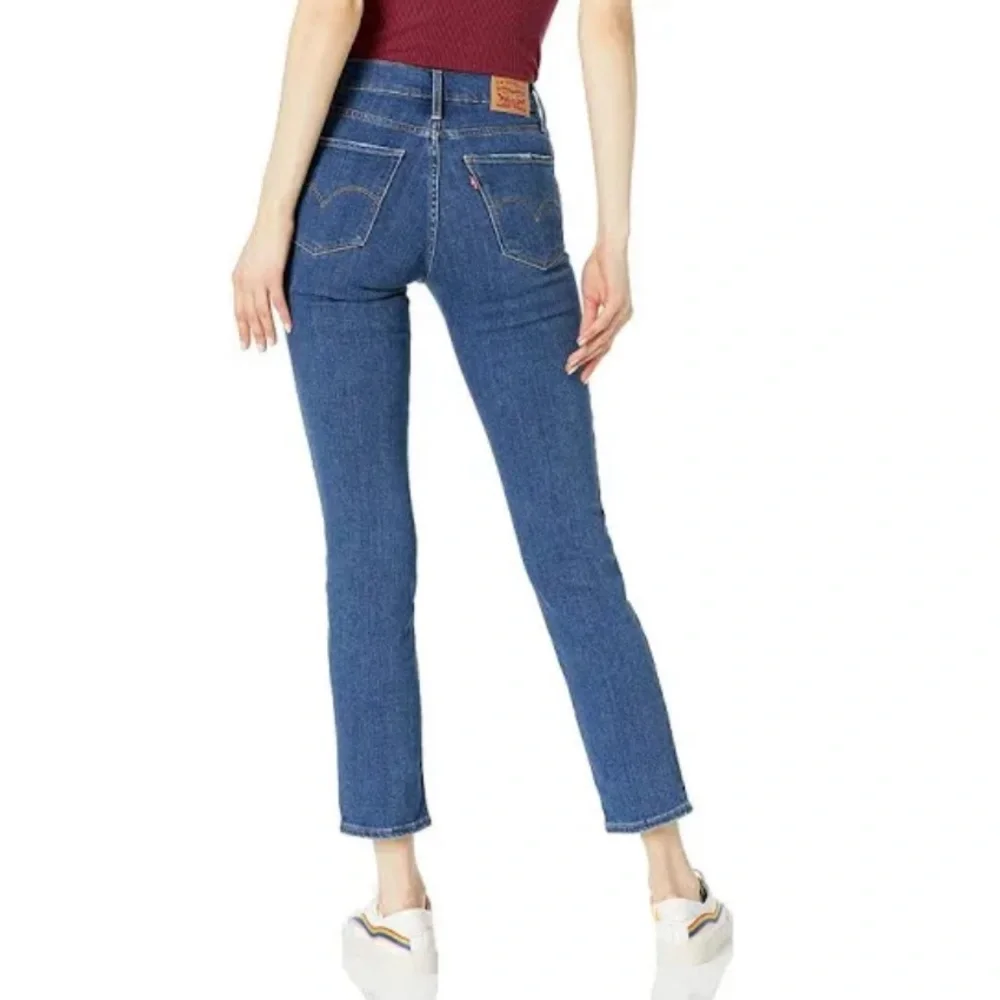Levi’s | 724 High-rise Straight Leg Jeans 27x32 - Picture 3 of 12